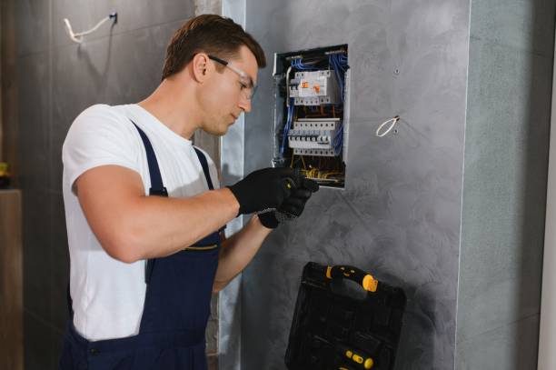 Best Affordable Emergency Electrician  in Rogue River, OR